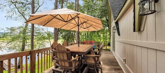 Updated Waterfront Cottage, Dock, Fishing, Kayaks