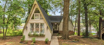 Updated Waterfront Cottage, Dock, Fishing, Kayaks