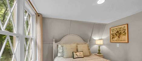 3 habitaciones, tabla de planchar con plancha, wifi y ropa de cama