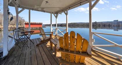Updated Waterfront Cottage, Dock, Fishing, Kayaks