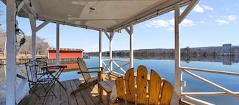 Updated Waterfront Cottage, Dock, Fishing, Kayaks