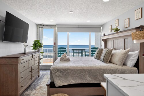 Newly Renovated Oceanfront Studio w/ Private Balcony & King Bed