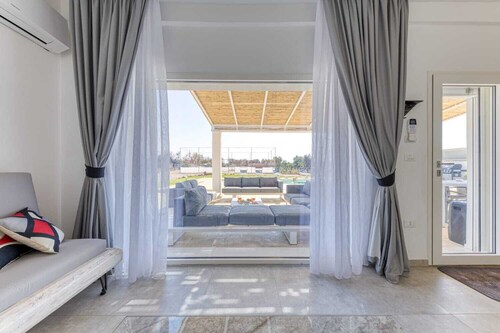 Villa Cento Ulivi By Vivimy