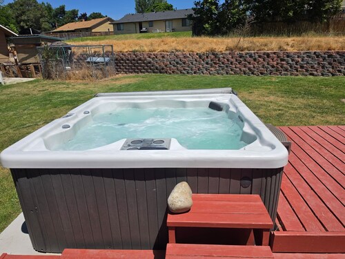 Renovated 3BR, 2BTH | Hot Tub!