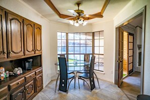 Dining - Family-Friendly 4BR Gem: Games & Local Fun! (Carrollton)