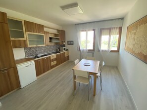 Dining - Park view apartment near the beach (Caorle)