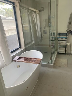 Bathroom - 4 bedroom house in the heart of Miami perfect for bigger groups and families! (Miami)