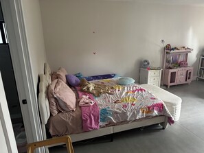 Room - 4 bedroom house in the heart of Miami perfect for bigger groups and families! (Miami)