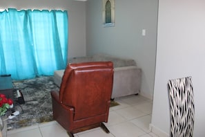 Apartamento, accesible para personas con discapacidad, balcón | Sala de estar