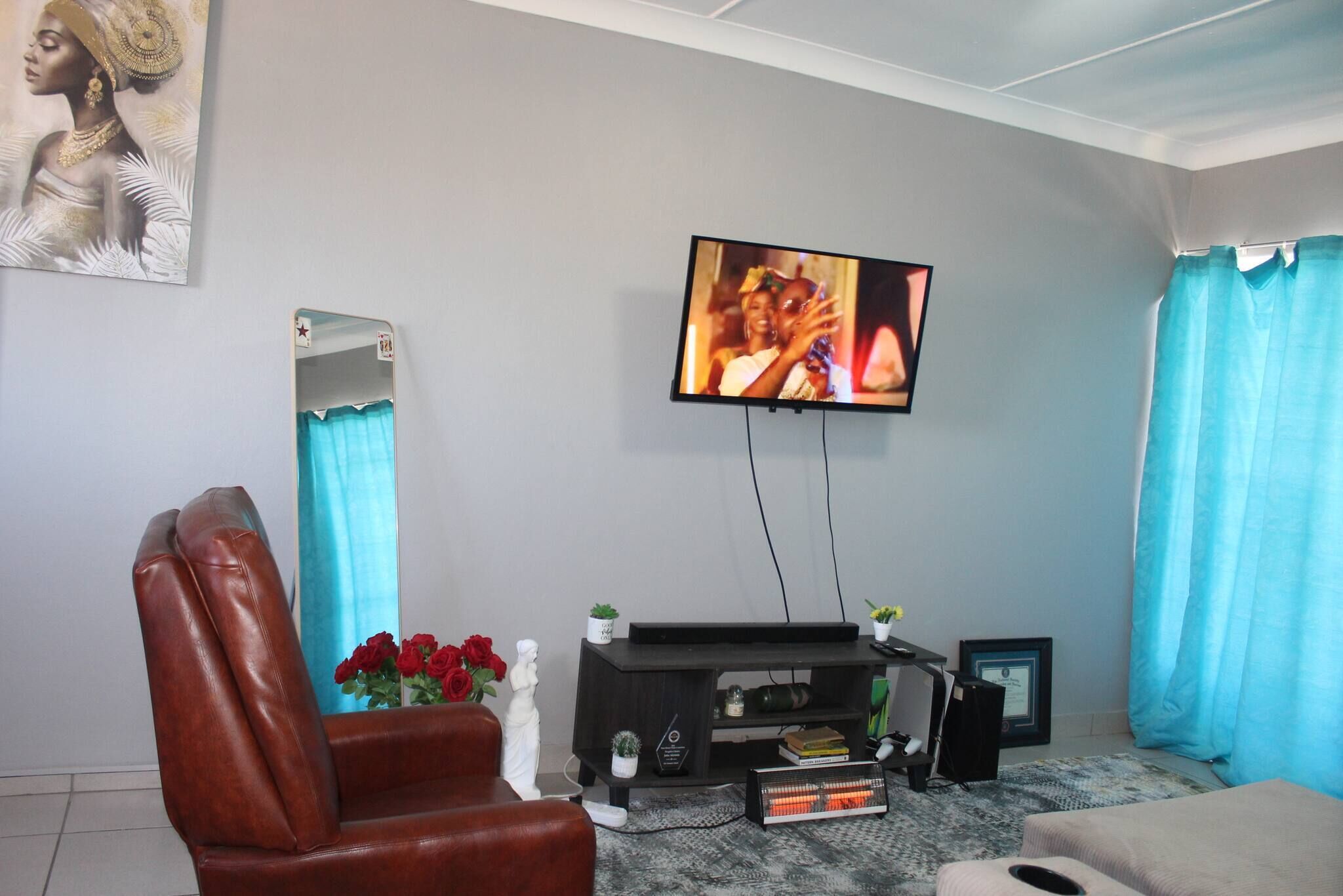 Apartment, Multiple Bedrooms, Accessible, Balcony | Living room