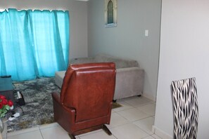 Living room - Beautiful City Centred Penthouse (Bloemfontein)