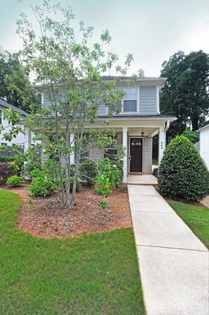Exterior - FIFA World Cup2026/ Modern 4 BR Home/7 Car parking/ East Atlanta (Atlanta)