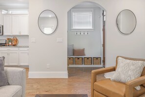 Living area - FIFA World Cup2026/ Modern 4 BR Home/7 Car parking/ East Atlanta (Atlanta)