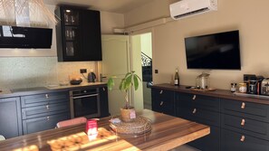 Private kitchen - Vrbo Property (Montpellier)