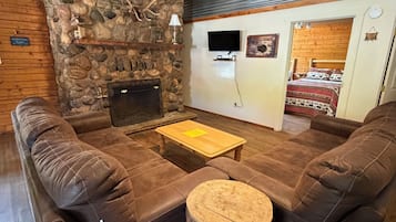2 bedrooms, WiFi, bed sheets, wheelchair access