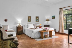 3 chambres, fer et planche à repasser, Wi-Fi gratuit, draps fournis