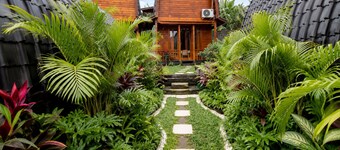 Cozzy De Ravin Canggu