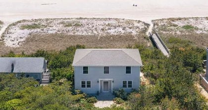Oceanfront Retreat • 3BR + Den / 4th Bedroom