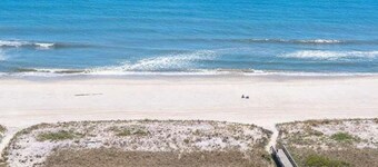 Oceanfront Retreat • 3BR + Den / 4th Bedroom