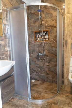 Shower, hair dryer, towels, soap - Panorama Pansiyon (Gokceada)