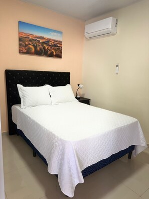 Room - Family house 5 minutes from shopping malls, residential area, San Miguel (San José Quelepa)