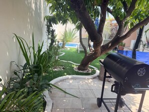 Property grounds - Family house 5 minutes from shopping malls, residential area, San Miguel (San José Quelepa)