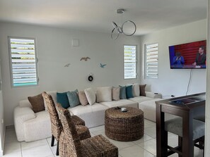 Smart TV - Cozy Charming Casita in muy bonita Isabela, PR (Isabela)