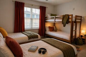 2 bedrooms, iron/ironing board, WiFi, bed sheets - Near Amelia Island. KingBed. Pool. Pickle Ball Gym (Yulee)