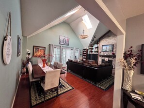 Dining - Your Ideal Gateway Awaits you in this charming 3-bedroom house. (Ocean City)