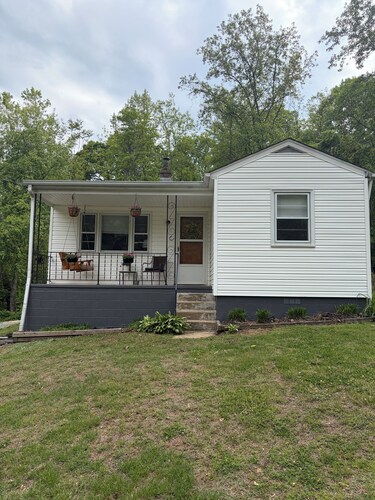 Quiet-peaceful 2-bedroom house with AC in Stanardsville, VA. NO PETS!