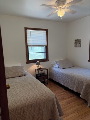 2 bedrooms, iron/ironing board, free WiFi, bed sheets