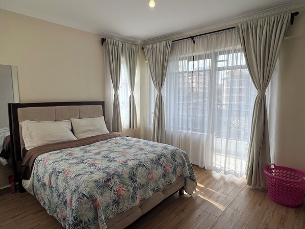 1 bedroom, iron/ironing board, WiFi, bed sheets - Cozy Modern Apartment in a Prime Location (Nairobi)