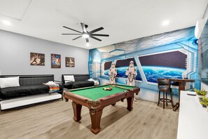 Star Wars Guest Room / Game Room - 5BR Villa 15 Min to Disney | Pool, BBQ & Lake View (Kissimmee)