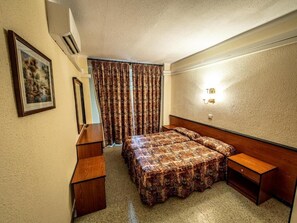 Desk, WiFi (free) - Hotel Continental Calella (Calella)
