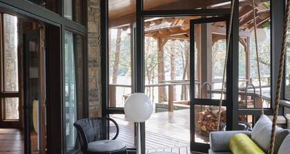 Spacious 4-bedroom house in serene Lakemont with AC
