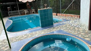 Udendørs pool