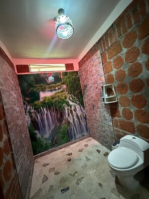 Doccia, asciugacapelli, asciugamani, sapone