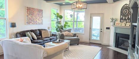 Smart TV, fireplace