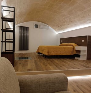 1 bedroom, bed sheets - Alma Matera Suite (Matera)