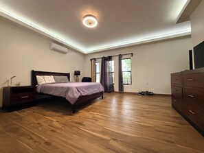 4 bedrooms, free WiFi, bed sheets