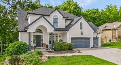 Modern Family-Friendly Retreat Near Downtown KC