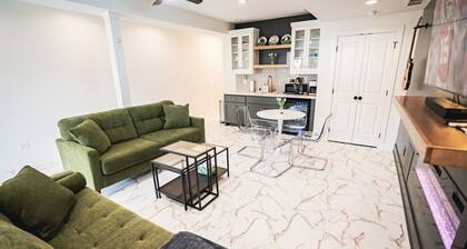 Cozy KC Retreat, Private Suite w/ Patio &Fireplace