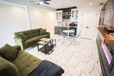 Cozy KC Retreat, Private Suite w/ Patio &Fireplace