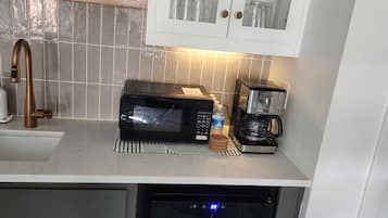 Micro-ondas, mesas de jantar