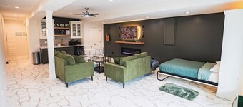 Cozy KC Retreat, Private Suite w/ Patio &Fireplace