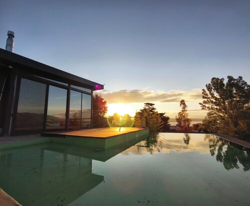 Lodge House, with full view of the lake and mountains.