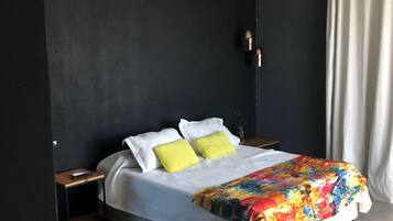 2 habitaciones, tabla de planchar con plancha, wifi y ropa de cama