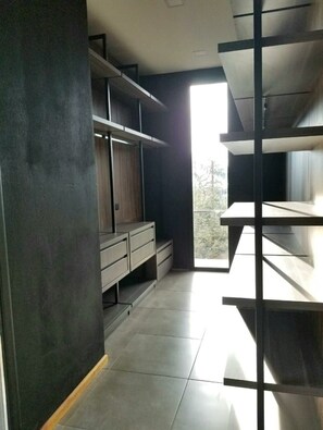 Interior - Lodge House, with full view of the lake and mountains. (Villa Carlos Paz)