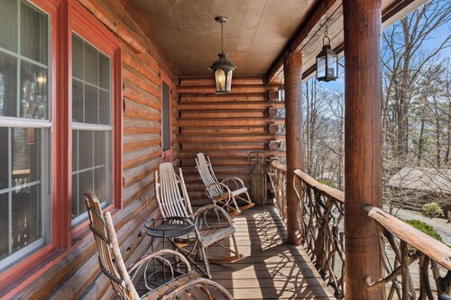 Welcome to your peaceful 4 Br cabin, minutes from the historic Lake Junaluska.