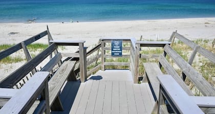 Beach n’ Bunks | Walk to Beach | Classic Cape